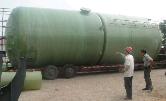 玻璃鋼鹽酸罐生產(chǎn)現(xiàn)場